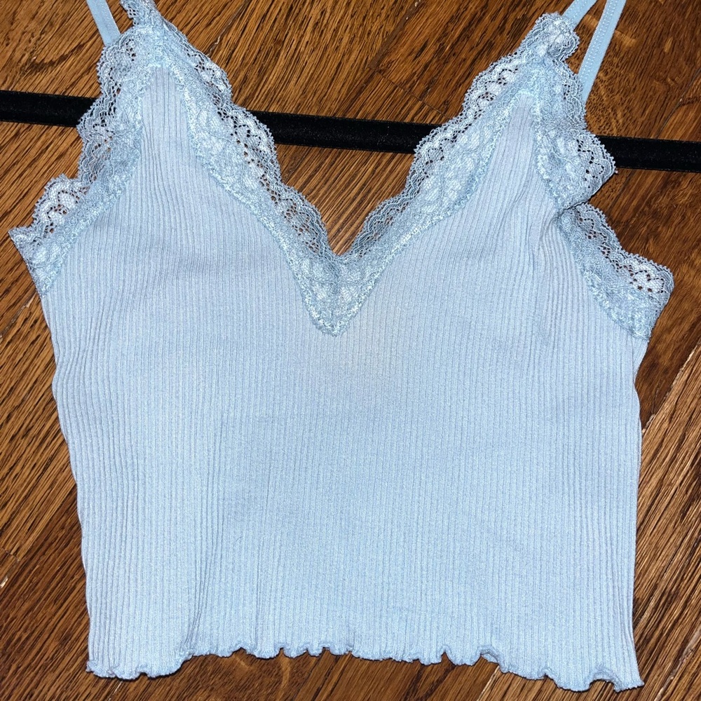 CROPPED LACE TOP
